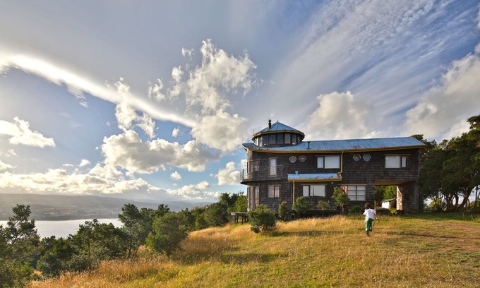 Castro Cottage | Experience House Boat on Beautiful Chiloe Island