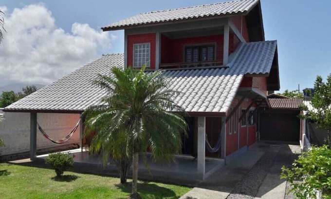 Praia do Sonho House | Beachside Retreat: Steps from the Ocean with Scenic Views