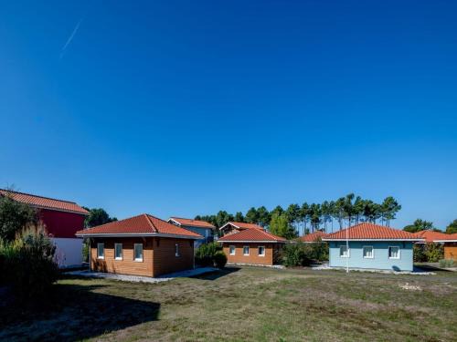 Parentis-en-Born Apartment | House by Lake Biscarrosse with Terrace
