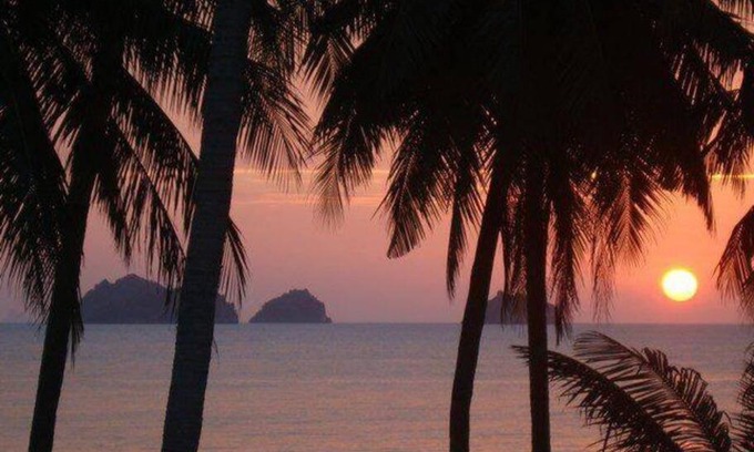 Taling Ngam House | Cozy Beach House with Breathtaking Sunset Views