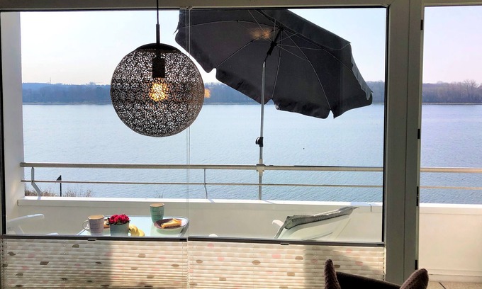 Steinwarder Apartment | Relaxing House by the Lake with Pool and Ocean Views