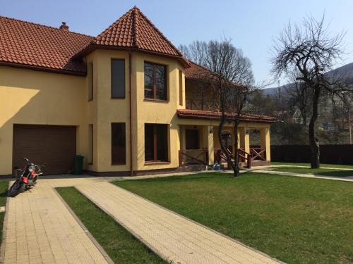 Polyana House | Idyllic House by the River - 4-Star, Pet & Child Friendly