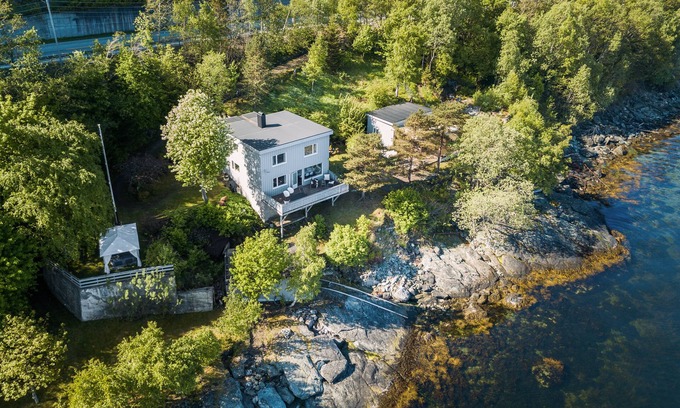 Trondheim House | Seaside Retreat with Breathtaking Views and Spa Amenities