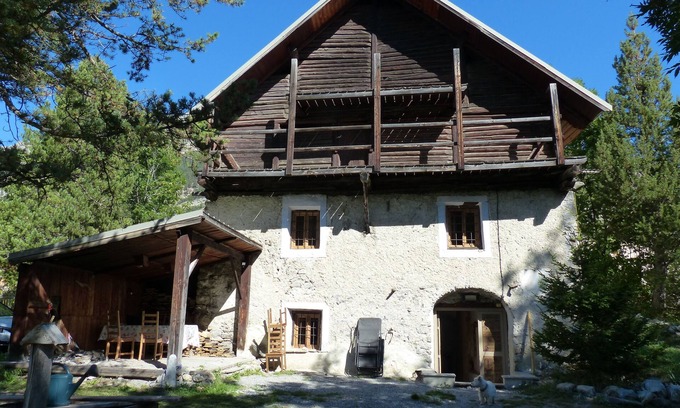 Nevache House | Family-Friendly House Carail with Ocean Views in Nevache