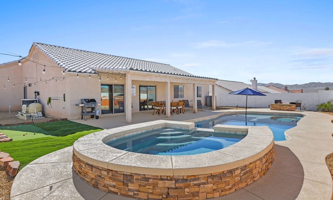 Sunridge Estates House | House + Casita: Oceanfront Retreat with Heated Spa & Mini-Golf