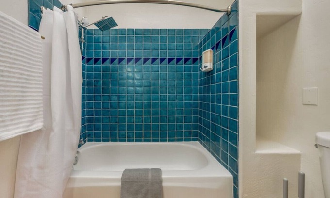 Tucson House | House & Casita/Sleeps 6+/Large Group or Family