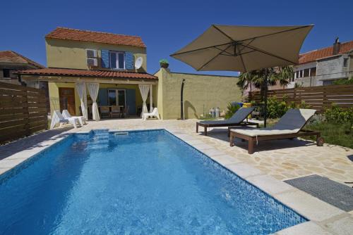 Susica House | House Crassula: Pet Friendly Oasis with Ocean Views