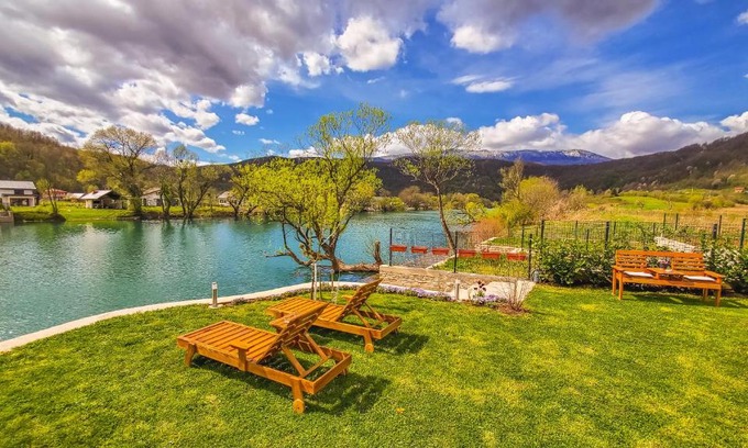 Bihac Villa | Beachfront Bliss at House De Luxe - Guest Rated 9.8/10