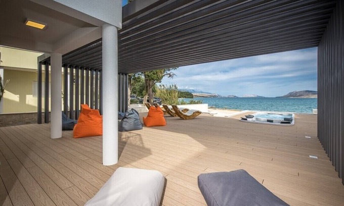 Caska Villa | Beachfront House in Novalja with Pool and Ocean View