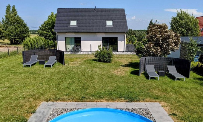 Reppenhagen House | Ideal Getaway Near the Baltic Sea with Pool and Garden