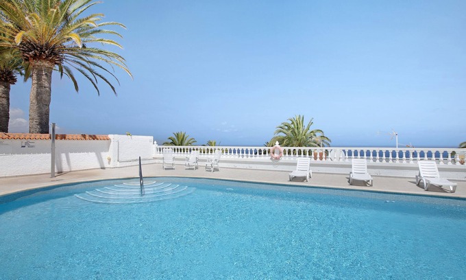 La Victoria de Acentejo House | Escape to Villa Violeta: Oceanfront with Shared Pool & Wi-Fi