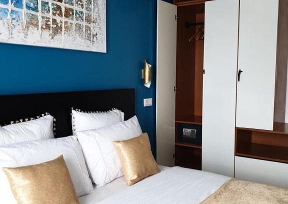 Douala Apartment | Guest Rated 9.5: Family-Friendly House Emah Awaits You