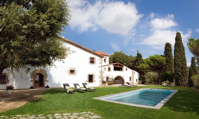 Sant Andreu de Llavaneres House | Idyllic Family Retreat with Ocean Views and Pool Access