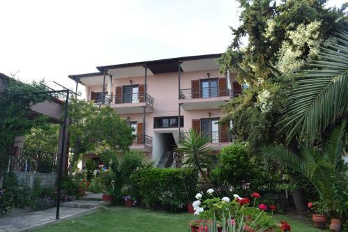 Toroni Apartment | Oceanfront Escape at House Evristhenis - 9.3/10 Rated Stay