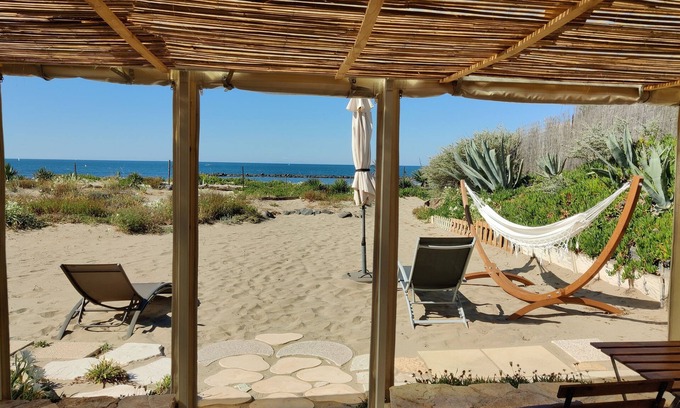 Le Grau-dʼAgde House | Seaside Sanctuary: 10/10 Rated with Oceanfront Comfort