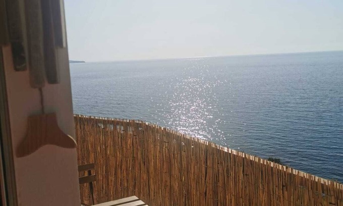 Pizzo Apartment | Oceanfront Retreat at House Facing the Sea Piedigrotta