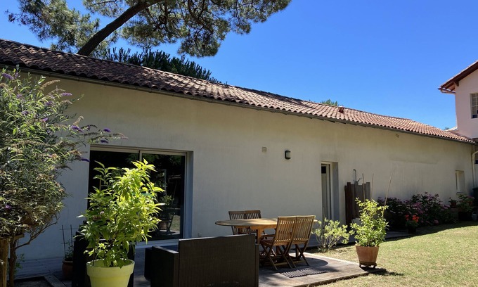 Saint-Palais-sur-Mer House | Beachfront Retreat: Walk to Nature and Ocean Bliss