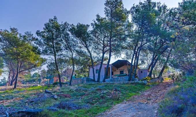 Praznica House | Oceanfront House Fisherman: Family-Friendly Getaway in Brac