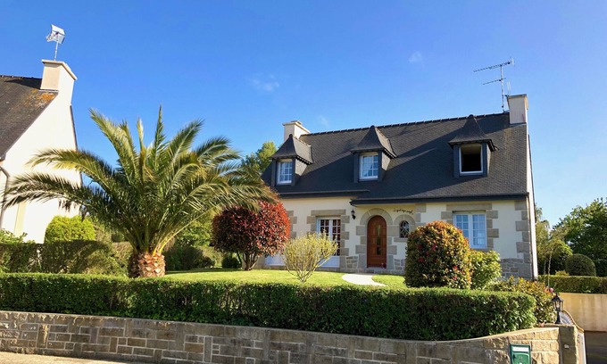 Etables-sur-Mer House | Family-Friendly House with Ocean View Near Beach