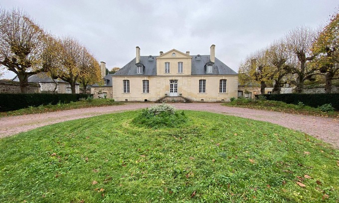 Feuguerolles-Bully House | Spacious House for 15 with Breakfast and Family Amenities