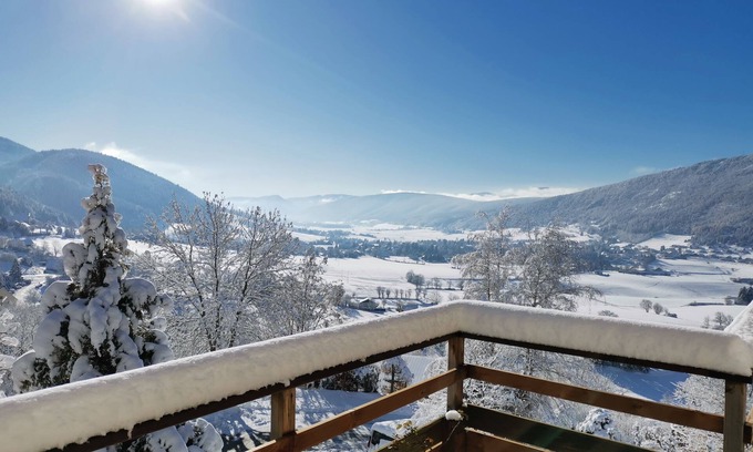 Lans-en-Vercors Apartment | Scenic House for 2 to 8: Unmatched Views Await You