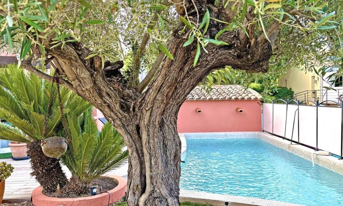 Plage de la Garonnette House | Relaxing House with Private Pool Near Sainte Maxime Beach