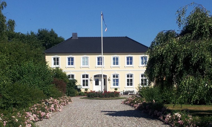 Fehmarn House | Pet-Friendly Oceanfront Retreat for 4 in Bisdorf