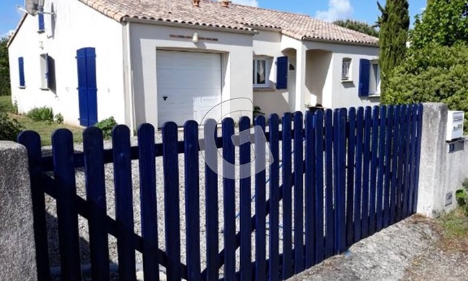Angles House | Villa Angles: Ideal 2-Bedroom Retreat for Families