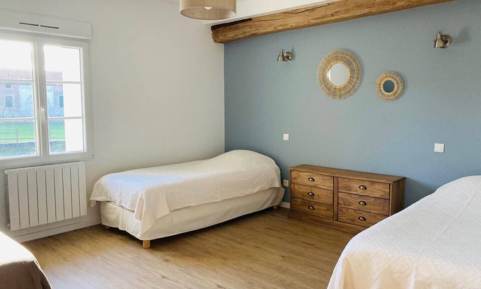 Le Plessis-Placy Cottage | Cozy Farmhouse Retreat for 5 with Breakfast & Spa Access