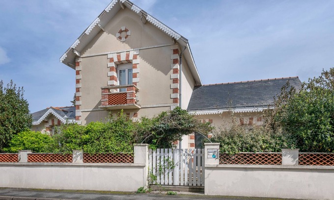 La Bernerie-en-Retz House | Cozy House for 6 near Beach with Ocean View & Breakfast