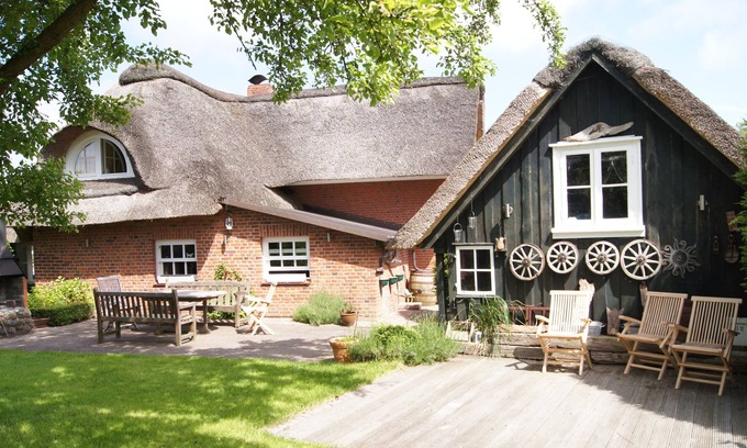Grube House | Perfect Retreat for 6 Guests with Kitchen & Breakfast