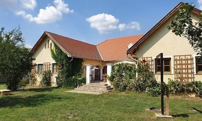 Locs House | Spacious House for 6 Guests with Great Amenities in Lócs