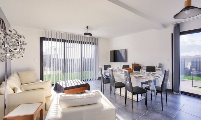 Saint-Alban House | Modern Comfort Awaits at Saint-Alban with Family-Friendly Amenities