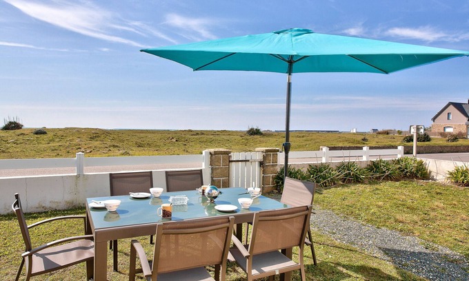 Penmarch Ski Chalet | House for 8, sea view and swimming pool, Penmarch