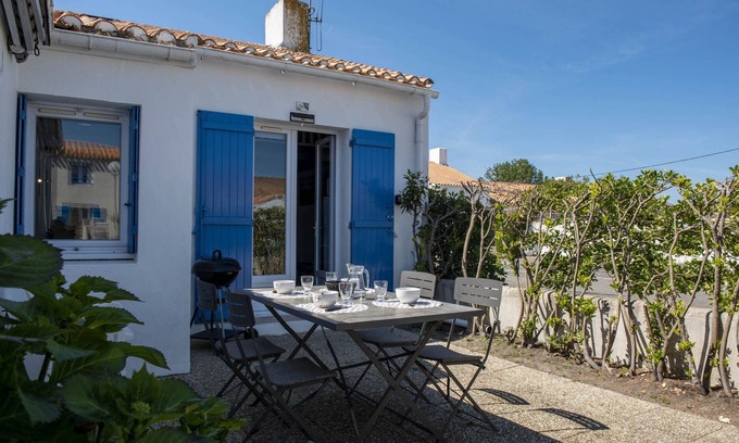 Noirmoutier-en-l'Ile Ski Chalet | Seaside Retreat for 4 on Ile de Noirmoutier, Rated 9/10