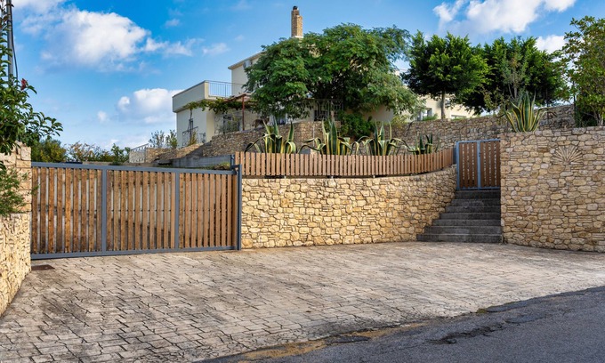 Piperitsa House | Relaxing Retreat for Families and Nomads in the Countryside