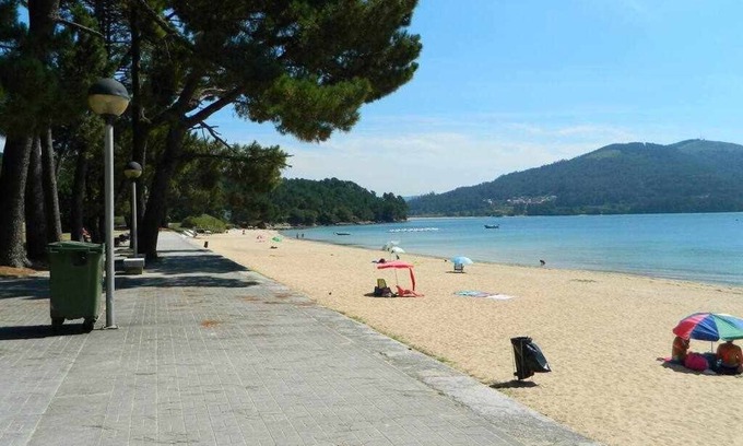Outes Apartment | Comfortable House for 12 Near Noia with Spa & Breakfast