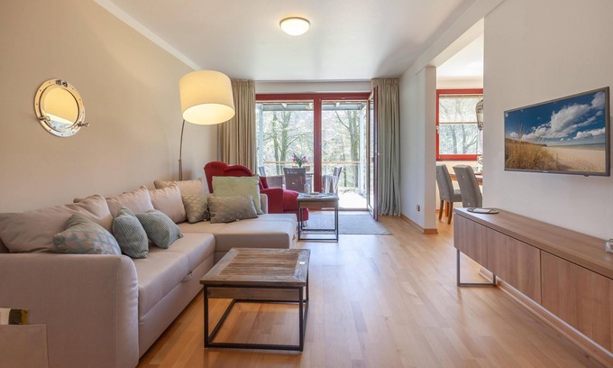 Lohme Apartment | Cozy House Fore Apartment with Ocean View & Pool Access