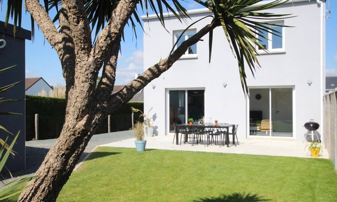 Saint-Jean-de-la-Riviere Cottage | House near beach with 4 bedrooms and bikes available