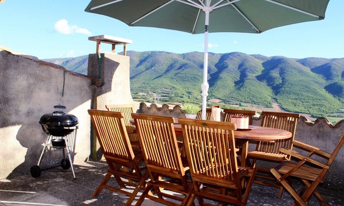 Saint-Martin-de-Castillon House | Inviting St Martin de Castillon House with Pool & Breakfast