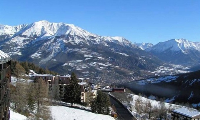 Pra Loup Apartment | Exceptional House with Kitchen & Child-Friendly Amenities