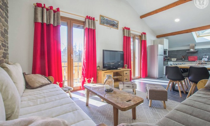 Termignon House | Cozy Cottage 'Gîte Les Mélèzes' with Mountain View & Amenities
