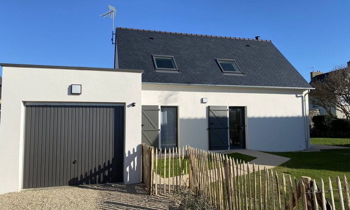 Penmarch House | Beachside House Gîte with Ocean View & Spa Access