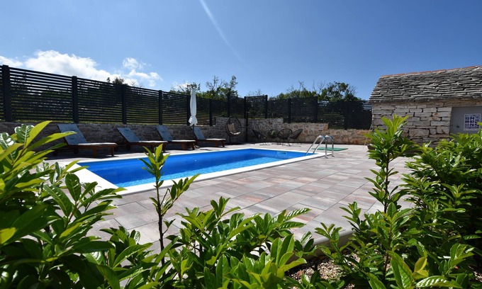 Primosten House | House Gruja in Primosten: Oceanfront Bliss Awaits You