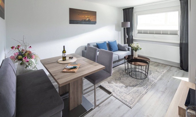 Norderney Apartment | Idlerhoff Apartment 43: Oceanfront Retreat, Rated 10/10