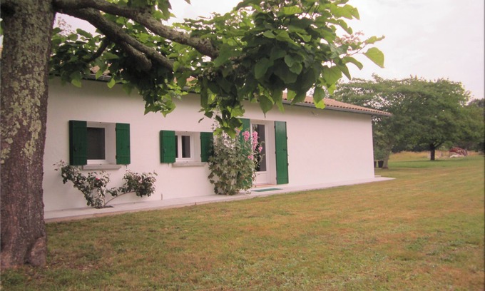 Coutras House | Tranquil House in Lush Green Surroundings with Family-Friendly Amenities