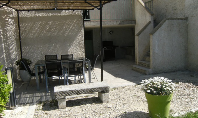 Grillon House | Charming Village House in Pope's Enclave - Rated 9.8/10