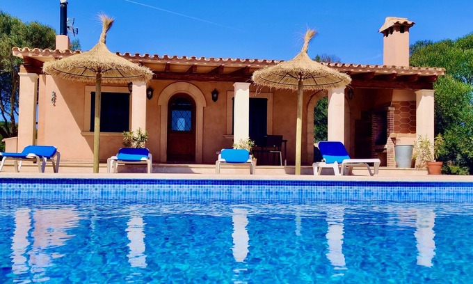 Santanyi Ski Chalet | Nature Retreat: Guest Rated 9.8 with Oceanfront Pool