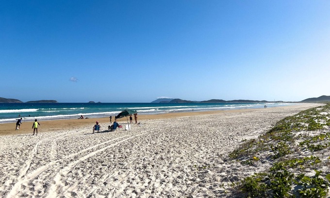 Cabo Frio House | Oceanfront House in Cabo Frio for 8 Guests - Family Friendly