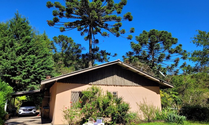 Campos do Jordao Cottage | Cozy House in Campos do Jordão with Pet-Friendly Amenities